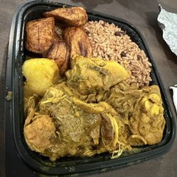 Jamaican Breeze - Curry chicken, peas&rice, and plantain