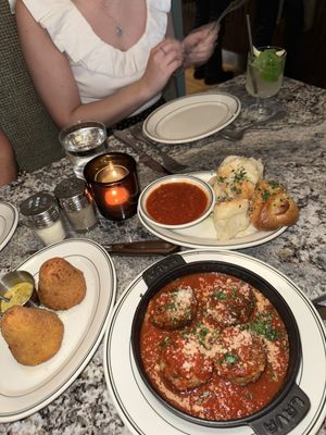 DeNucci's by null