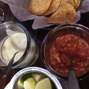 Punto Peruano - Complimentary Chips and salsa - Peruvian Near Me - Plainfield, New Jersey Punto Peruano - Complimentary Chips and salsa - Peruvian Near Me - Plainfield, New Jersey