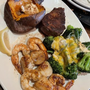 Outback Steakhouse - NEW Reef and Beef Platter. Shrimps,Scalloos and a Filet. - Steakhouses Near Me - Las Vegas, Nevada