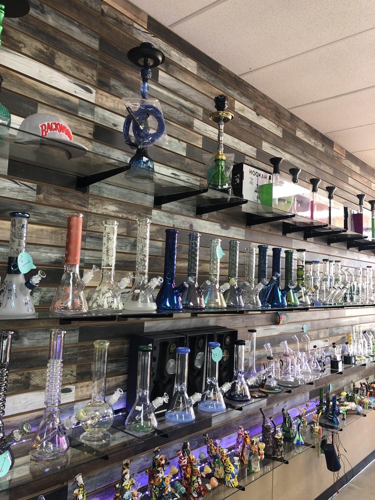 BOUJEE SMOKE SHOP Updated August 2024 14 Photos 1009 SW 19th St