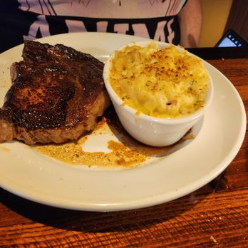 LongHorn Steakhouse - Steak w/macaroni and cheese - Steakhouses Near Me - Midvale, Utah LongHorn Steakhouse - Steak w/macaroni and cheese - Steakhouses Near Me - Midvale, Utah
