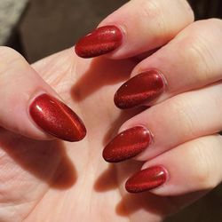 Nail Palace - Red cats eye nails