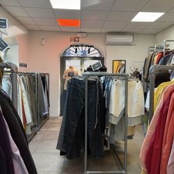 Humana Vintage - Inside