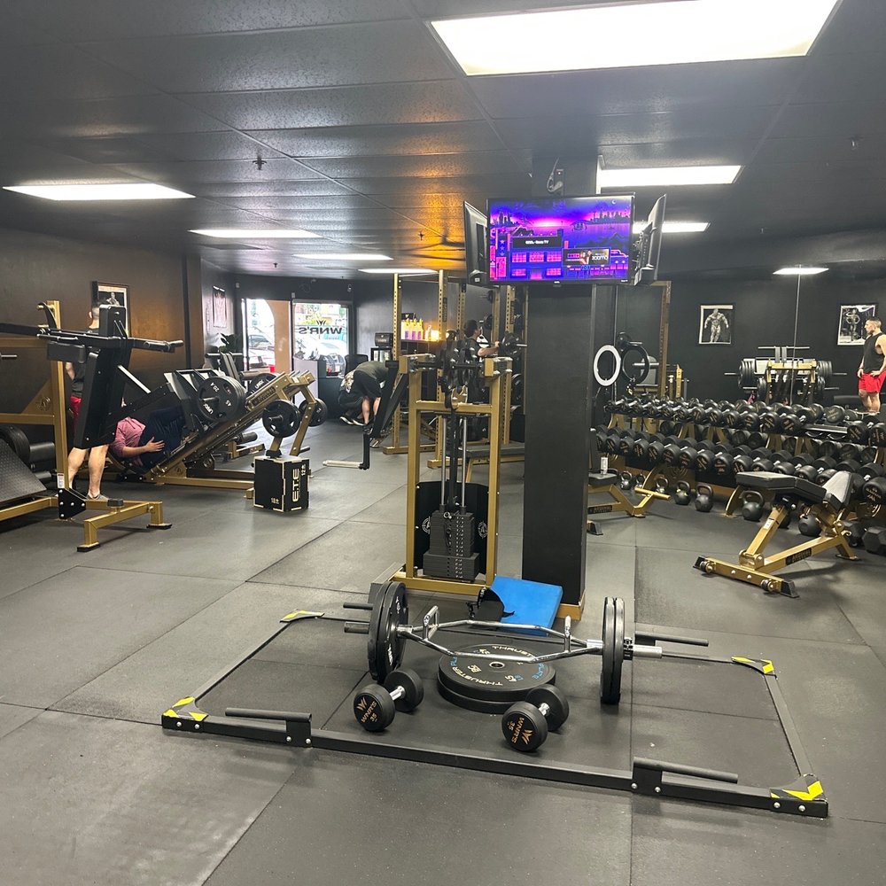 WNR'S CIRCLE Training Facility - Deadlift platform - Trainers Near Me - Burbank, California WNR'S CIRCLE Training Facility - Deadlift platform - Trainers Near Me - Burbank, California