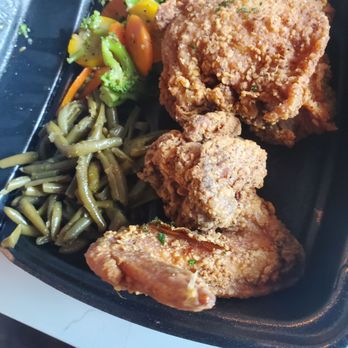 Six Two Grill - Friend Chicken, mixed vegetables and seasoned green beans - Cajun/Creole Near Me - New Orleans, Louisiana Six Two Grill - Friend Chicken, mixed vegetables and seasoned green beans - Cajun/Creole Near Me - New Orleans, Louisiana