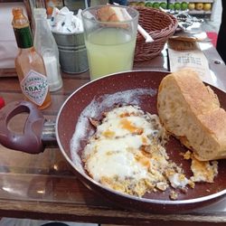 Kristal Büfe - Eggs, sausage, cheese, free bread, and a lemonade 300 lira