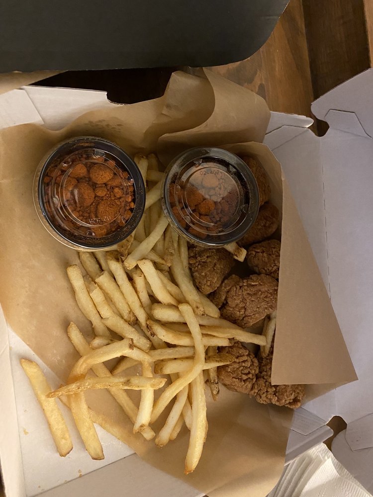 BUFFALO WILD WINGS 39 Photos & 48 Reviews 3520 East Expressway 83