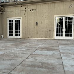Eagle Ridge Golf Course - Clubhouse paint peeling.