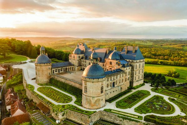 Château de Hautefort by null