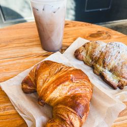 Caffe Mira - Plain butter croissant