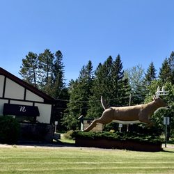 Northwoods Supper Club - Front of the supper club, gotta love the big buck attraction