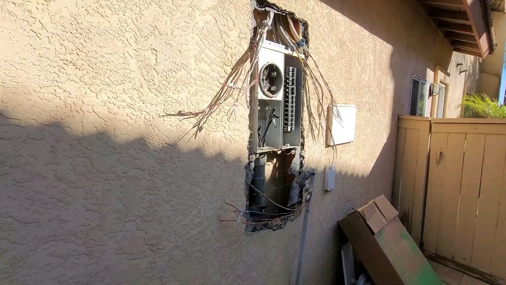 Slide of Nunez Electric and Solar