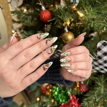 MOI Nails By Spring - I'm ready for Christmas - Nail Salons Near Me - Los Angeles, California