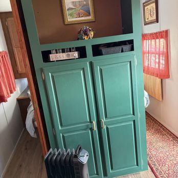 Skyline Farm - The camper stay is so pretty inside with real furniture and gorgeous colors! - Attraction Farms Near Me - The Dalles, Oregon Skyline Farm - The camper stay is so pretty inside with real furniture and gorgeous colors! - Attraction Farms Near Me - The Dalles, Oregon