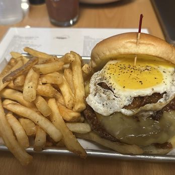 Bourbon On Main - Their house speciality burger!! Incredible! - Cocktail Bars Near Me - Frankfort, Kentucky Bourbon On Main - Their house speciality burger!! Incredible! - Cocktail Bars Near Me - Frankfort, Kentucky