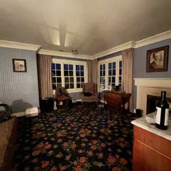 Mendocino Hotel & Garden Suites - Living room