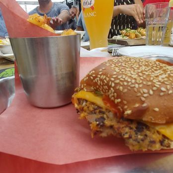 Beertown - Burlington - Veggie burger - Beer Bar Near Me - Burlington, Ontario Beertown - Burlington - Veggie burger - Beer Bar Near Me - Burlington, Ontario