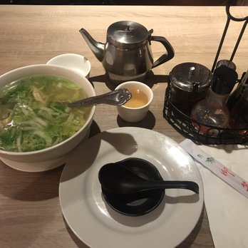 Dumpling Inn - Won ton soup .... simple, clean and amazing!!! Just like the presentation :) - Chinese Near Me - San Diego, California