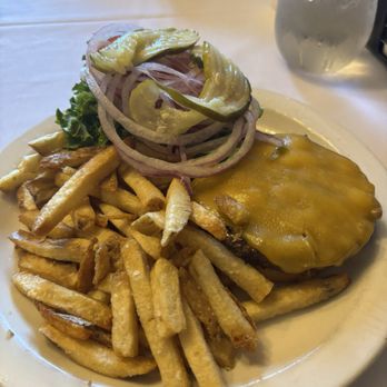 Murphy's Hotel Restaurant - Cheeseburger - American Near Me - Murphys, California