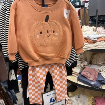 Old Navy Outlet - Seasonal wear is out - Men's Clothing Near Me - Edinburgh, Indiana Old Navy Outlet - Seasonal wear is out - Men's Clothing Near Me - Edinburgh, Indiana