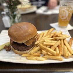 Brickstone Kitchen - Smash Mac burger