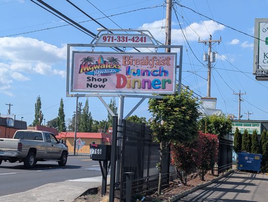 Mgwalexs Hawaiian Grill by null