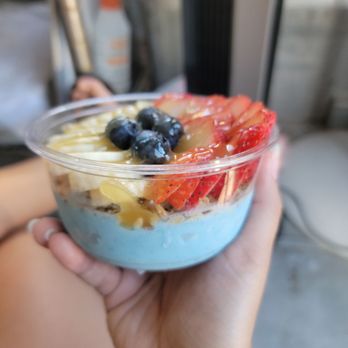 Aloha Krew - Blue Majik with Aloha Krew topping set - Acai Bowls Near Me - Honolulu, Hawaii