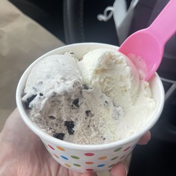 Longfords Ice Cream - Oreo bomb and vanilla - Ice Cream & Frozen Yogurt Near Me - Larchmont, New York Longfords Ice Cream - Oreo bomb and vanilla - Ice Cream & Frozen Yogurt Near Me - Larchmont, New York