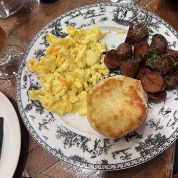 The White Oak Cottage - Eggs, potatoes and biscuit - New American Near Me - Lithia, Florida The White Oak Cottage - Eggs, potatoes and biscuit - New American Near Me - Lithia, Florida