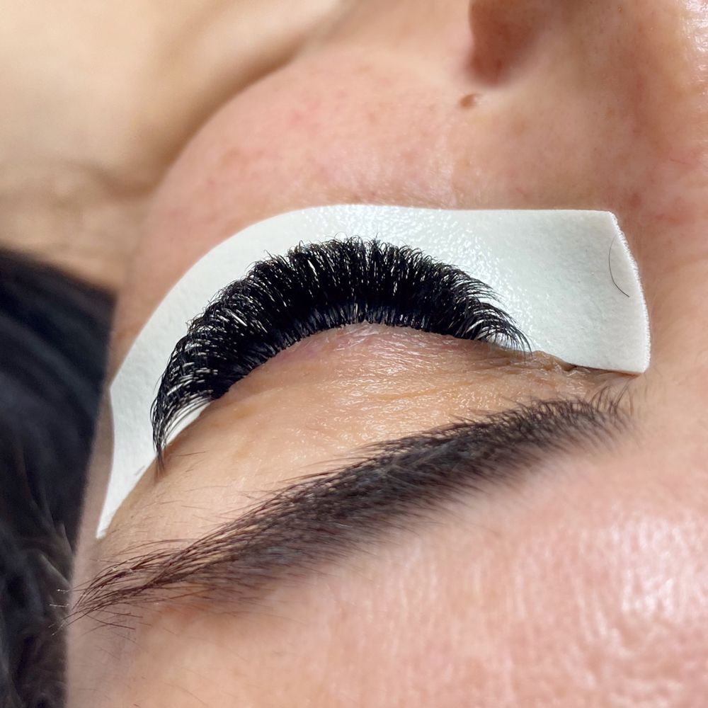 The Lash Gal Logo