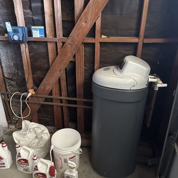 SoCal Water Filtration - Old broken water softener that needed to be removed and replaced - Water Purification Services Near Me - Chino, California SoCal Water Filtration - Old broken water softener that needed to be removed and replaced - Water Purification Services Near Me - Chino, California