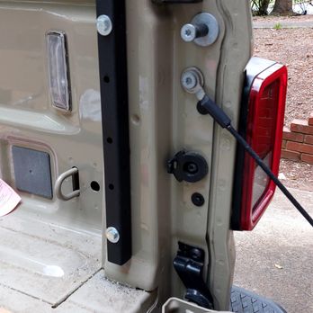 Oak Orchard Canoe Kayak Experts - Our deluxe Style #1 Truck Rack installed in the Jeep Gladiator. - Rafting/Kayaking Near Me - Albion, New York Oak Orchard Canoe Kayak Experts - Our deluxe Style #1 Truck Rack installed in the Jeep Gladiator. - Rafting/Kayaking Near Me - Albion, New York