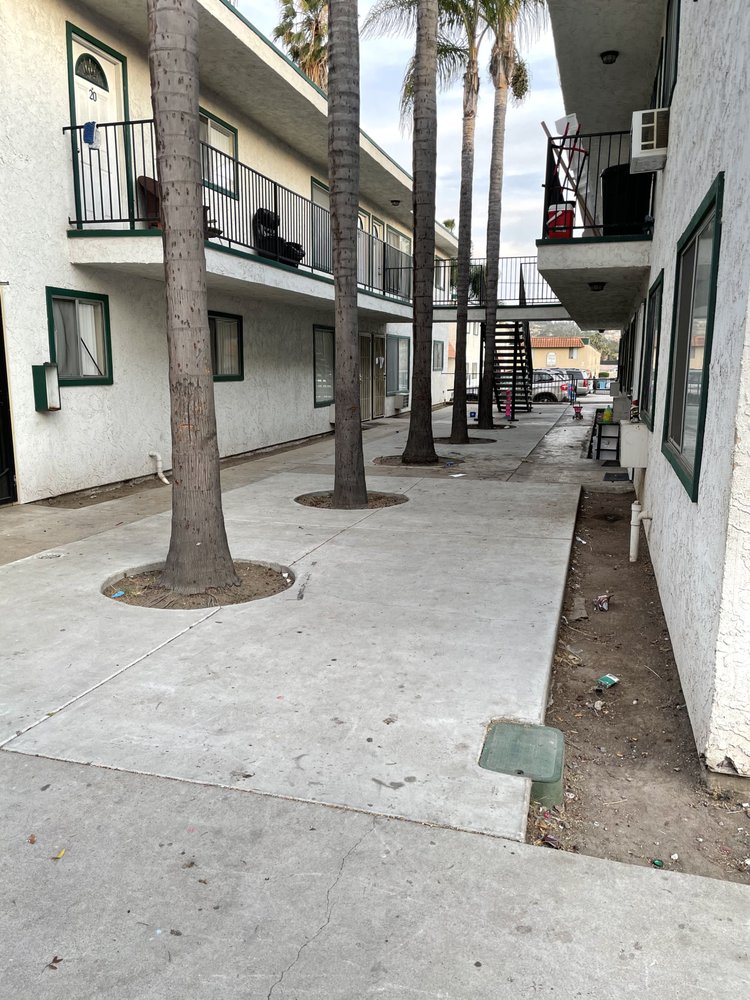 KENWOOD APARTMENTS Updated August 2024 9062 Kenwood Dr Apt 1