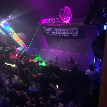 Mecca - Packed venue - Dance Clubs Near Me - Prague, Puerto Rico