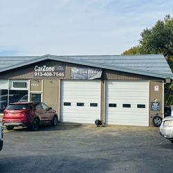 Automotive Concierge - Building view from the street. Our office is hidden on the right side of the building when you come in.