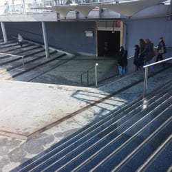 Metro Chodov - Vstup od OC z venku