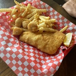 Herring Cove Restaurant - Combo seafood basket