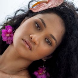 Flower earrings & earpiece by Eco Mindful Lei. Photography by Oshi Simpson Photography Flower earrings & earpiece by Eco Mindful Lei. Photography by Oshi Simpson Photography