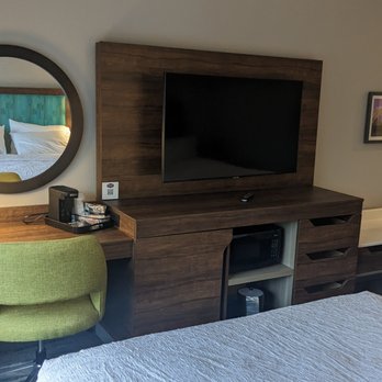 Hampton Inn Suites Cincinnati West - TV - Work Area - Hotels Near Me - Cincinnati, Ohio Hampton Inn Suites Cincinnati West - TV - Work Area - Hotels Near Me - Cincinnati, Ohio