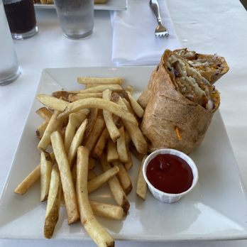 3 Rivers Grill - Fish Wrap - American Near Me - Hood River, Oregon