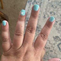Gel manicure w/ flower Gel manicure w/ flower