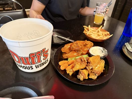 Duff's Famous Wings by null