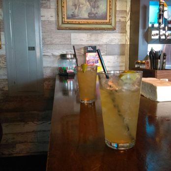 A Pizza Mart - Liquid to go with lunch - Kentucky Mule & a Margarita - Pizza Near Me - Seattle, Washington