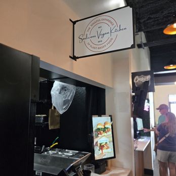 Halls On 5th - Soulicious vegan food - Bars Near Me - Apopka, Florida