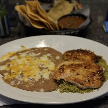 Super Mex - GRILLED CHICKEN CON ARROZ VERDE Y FRIJOLES ENFRIADOS... - Mexican Near Me - Whittier, California Super Mex - GRILLED CHICKEN CON ARROZ VERDE Y FRIJOLES ENFRIADOS... - Mexican Near Me - Whittier, California