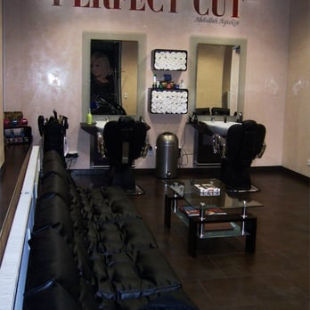 Perfect Cut - Wartebereich - Hair Salons Near Me - Hamburg, HH Perfect Cut - Wartebereich - Hair Salons Near Me - Hamburg, HH