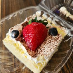 Anguiano’s Bakery - Pastel de 3 Leches slice
