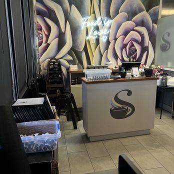 Four Sisters Cafe - Inside - Breakfast & Brunch Near Me - Roseville, California