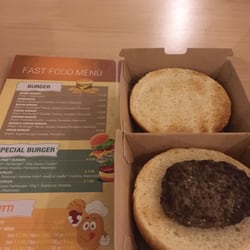 Boccon Divino - Worst burger ever... Bread, meat...and that's all !  All this for 3.9€...soooo disappointing ! Never stop here to eat, it's a robbery !